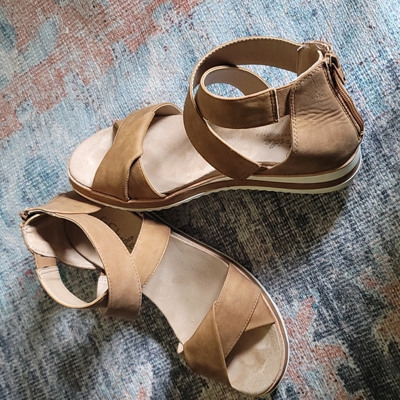 Lifestride Velocity 20 Sandle 9.5 wide - Picture 4 of 6